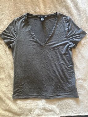 Express Conscious Edit Fitted V-Neck T-Shirt Gray Women Size L Short Sleeve NEW